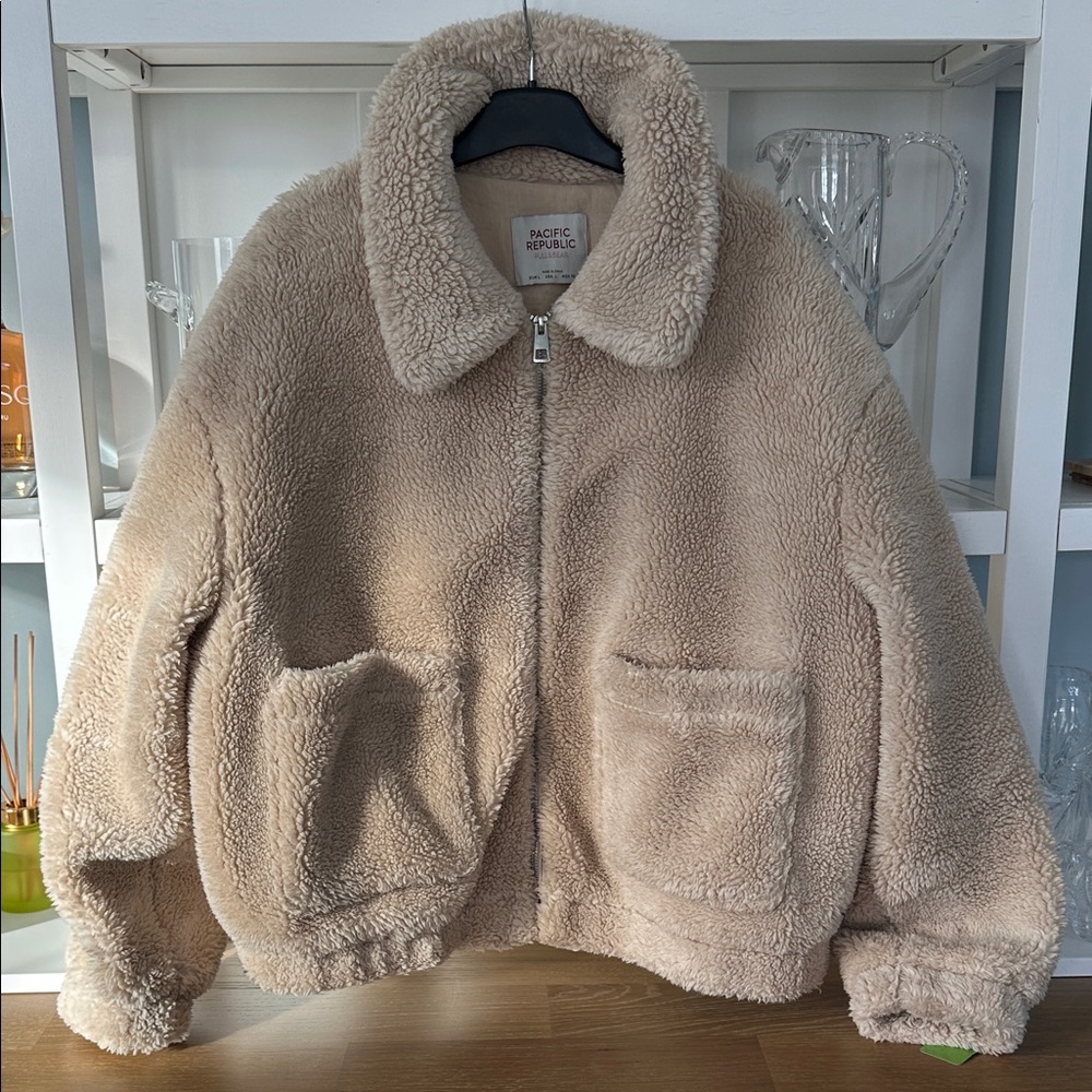 Bundle 5 items @ 25$, pay only 75$ - 2 items free! Pull&Bear Tan Teddy Jacket